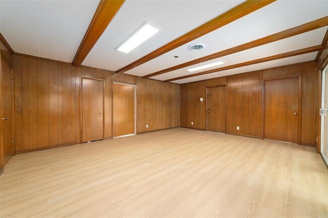 Foto del edificio - 7615 Barberton Dr