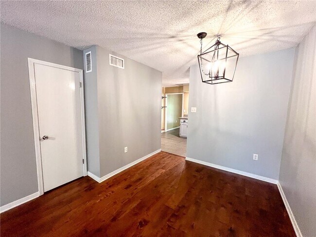 Foto del edificio - 953 Dickenson Ave