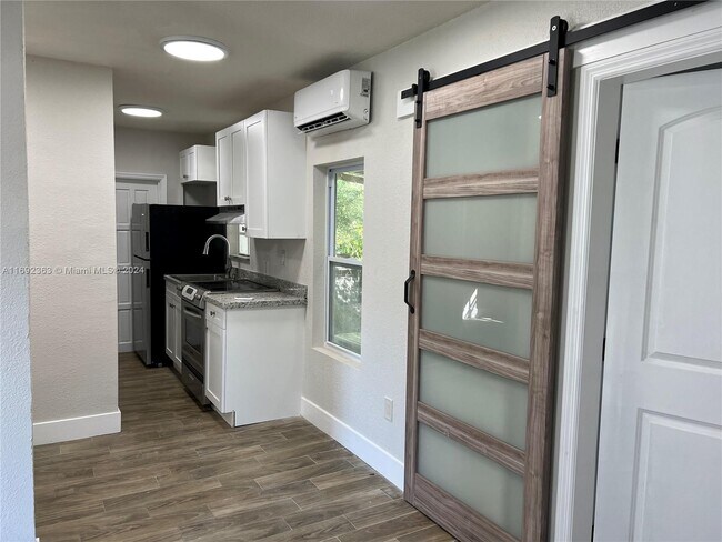 Foto del edificio - 4227 NW 2nd Terrace