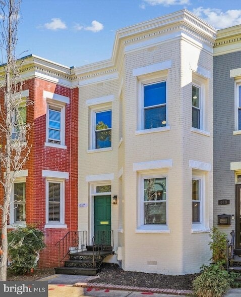 Photo - 617 Elliott St NE
