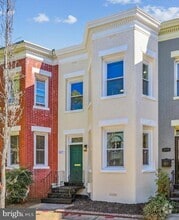 Building Photo - 617 Elliott St NE