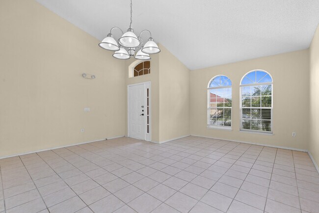 Foto del edificio - 4-Bedroom Pool Home Near Lake Nona!