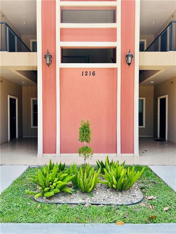 Building Photo - 1216 E Pineridge Ave