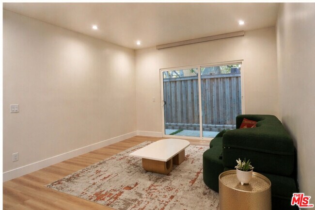 Foto del edificio - 22450 Dolorosa St