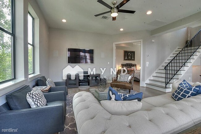 Building Photo - 4 br, 4.5 bath House - 4415 Schuler St #C