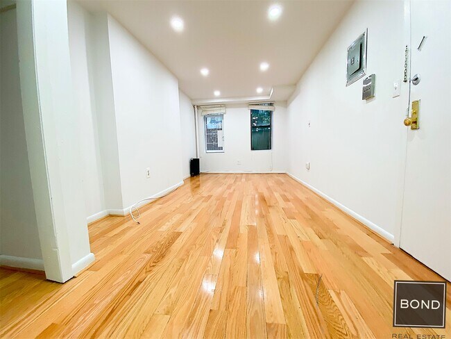 Foto del edificio - 413 E 9th St