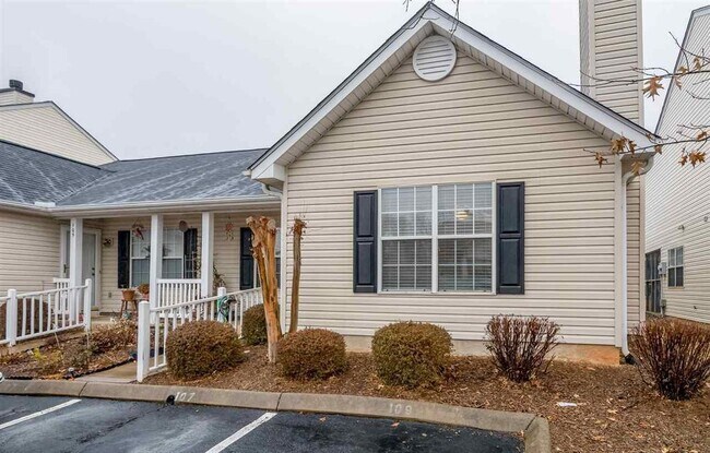 Building Photo - Well Maintained 2 Bedroom 2 Bathroom Townh...