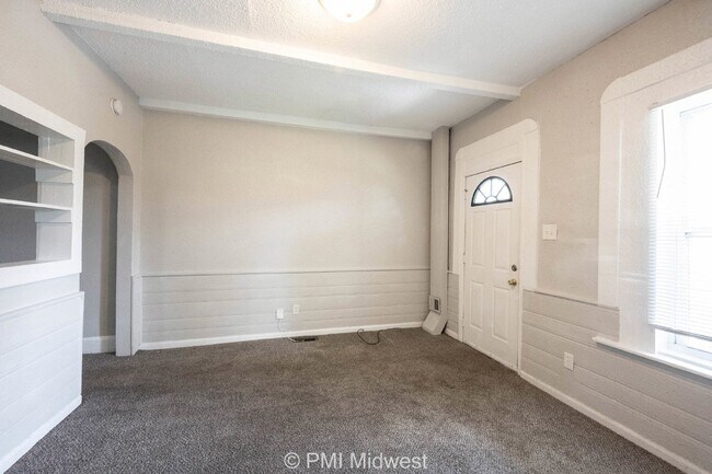 Foto del edificio - 240 N Beville Ave