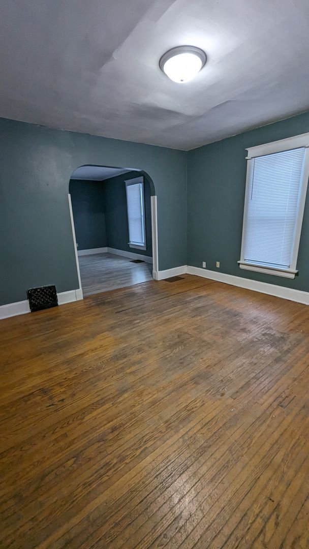 Foto del edificio - MOVE-IN SPECIAL - FIRST MONTHS RENT HALF O...