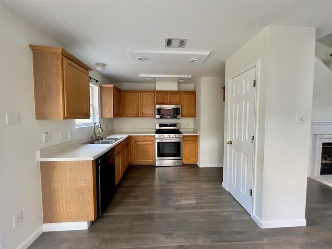 Foto del edificio - 7701 Peabody Dr