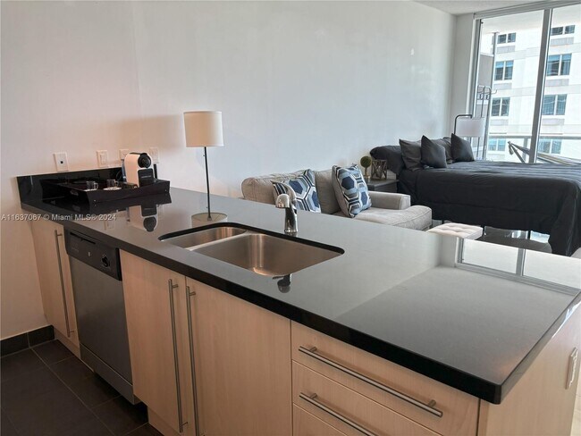 Foto del edificio - 79 SW 12th St