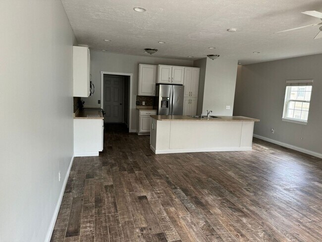 Foto del edificio - 3 Bedroom Townhome in Bloomington