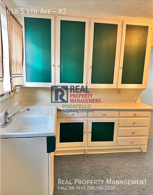 Building Photo - 1 bedroom 1 Bath upper apartment - within ...
