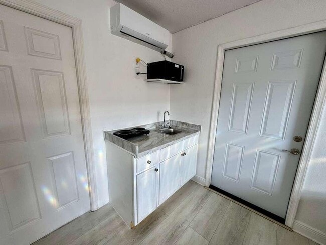 Building Photo - 459 SW Byron St