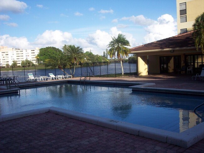 Building Photo - 6575 W Oakland Park Blvd