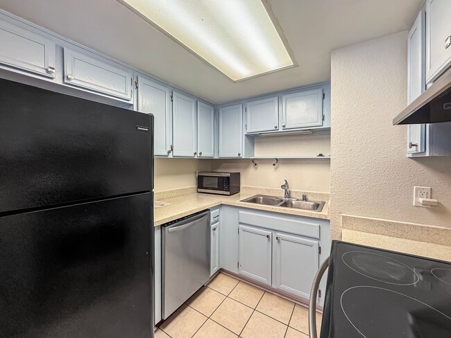 Building Photo - Charming 1BR/1BA with Private Patio in Cit...