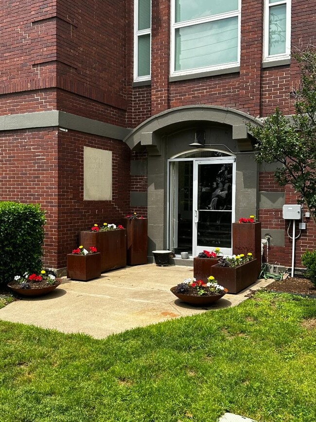 Building Photo - 1403 Corinth St