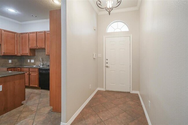 Building Photo - 1005 Sweet Pine Dr