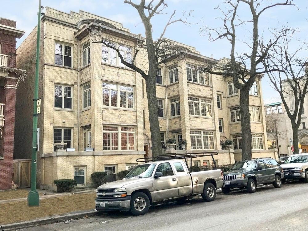 The Ladonna Apartments in Chicago, IL