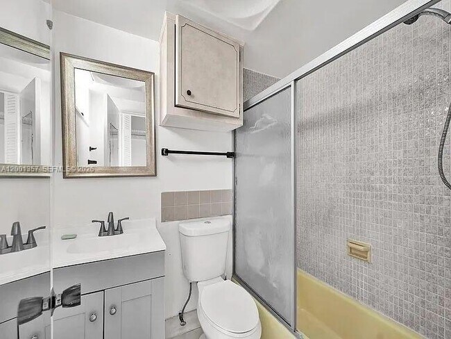 Foto del edificio - 2430 NE 135th St