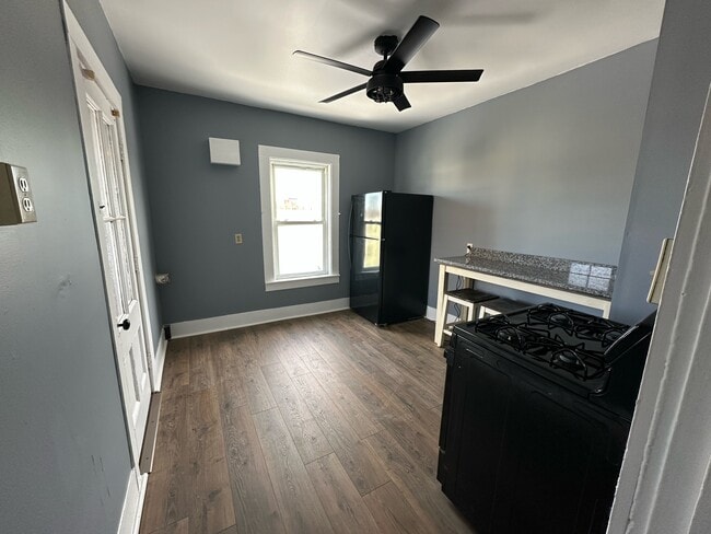 Building Photo - 569 Rimmon St