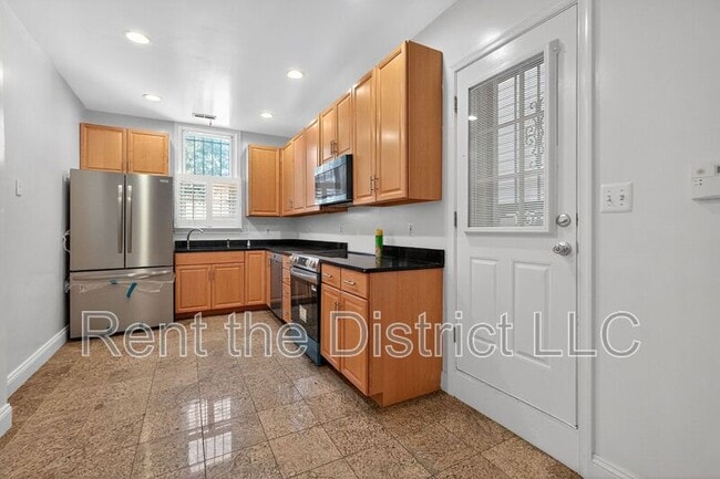 Building Photo - 902 13th St NE