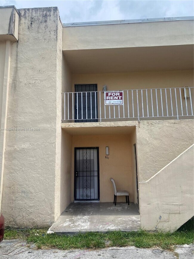 Foto del edificio - 205 NE 141st St