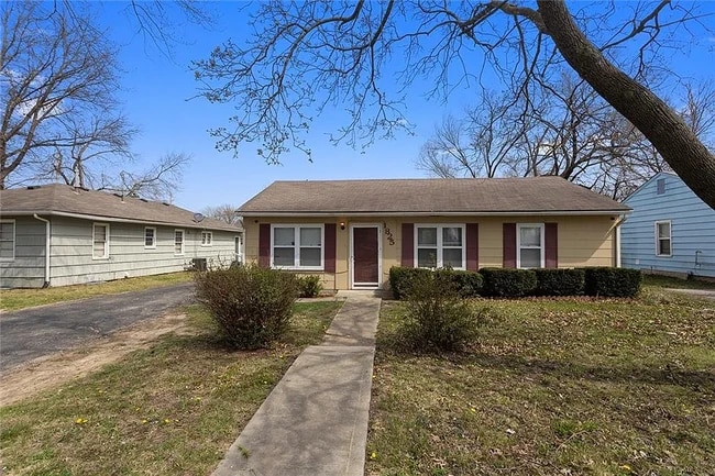 Front - 1825 N 47th St