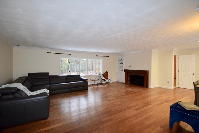 Foto del edificio - 639 Wellesley St