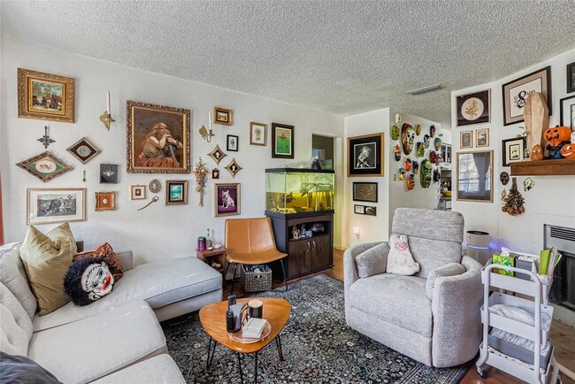 Foto del edificio - 7214 Salt Springs Dr