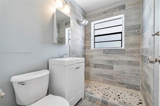 Foto del edificio - 2517 Rodman St