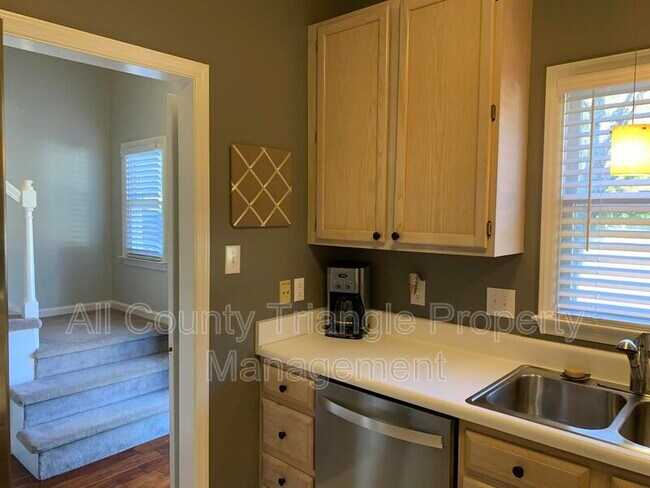 Foto del edificio - 120 Charter Ct