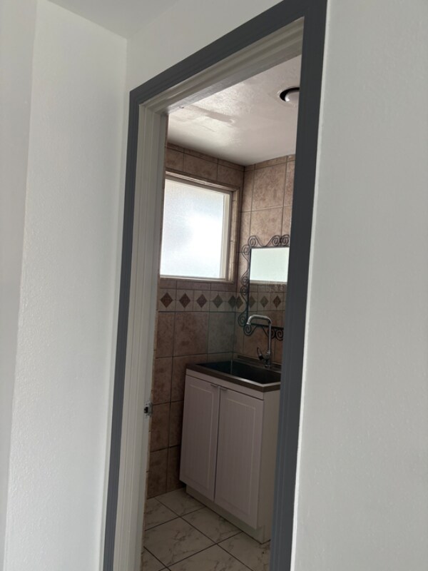 Foto del edificio - 1246 E Belmont Ave