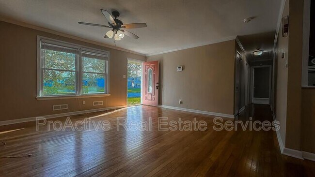 Foto del edificio - 1346 Tallwood St