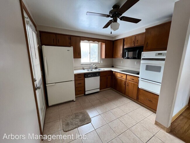 Building Photo - 3 br, 2 bath House - 6411 Swan Drive