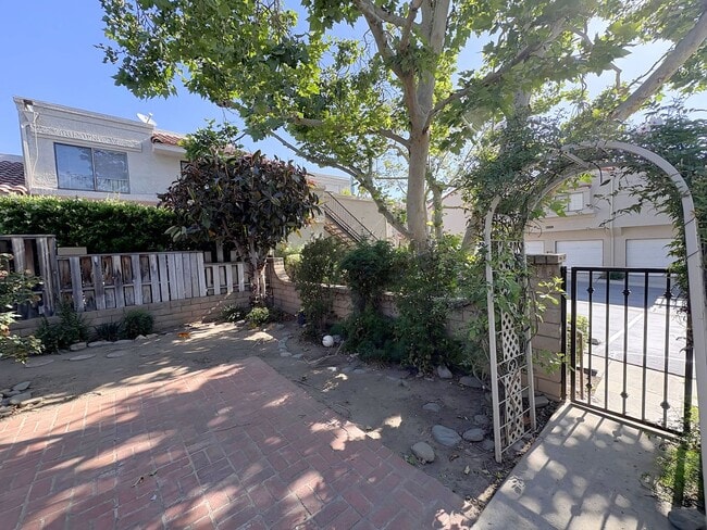 Building Photo - 3 Bedroom Rancho Cucamonga Condo