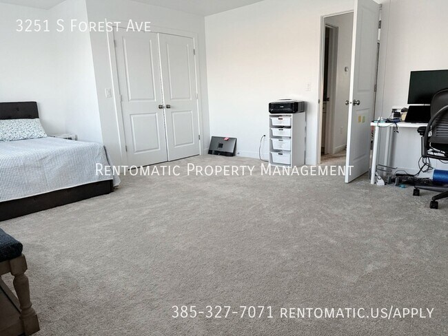 Foto del edificio - 3251 S Forest Ave