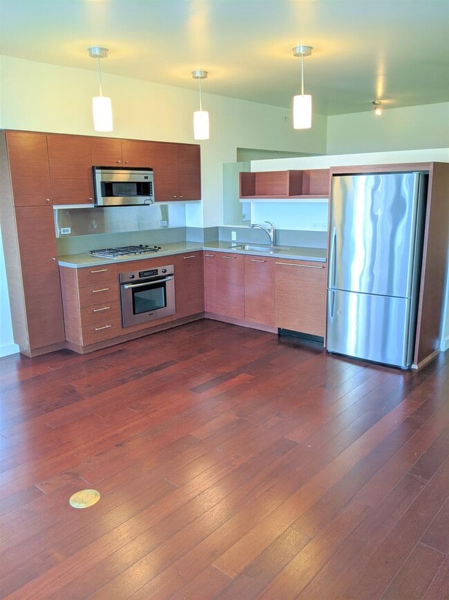 Building Photo - Riverview Condo in Upscale John Ross Build...