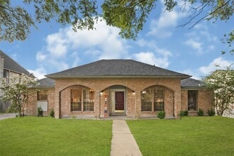 Building Photo - 15218 La Paloma Dr