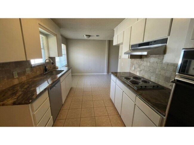 Building Photo - Very Nice Wedgwood Single Family Home