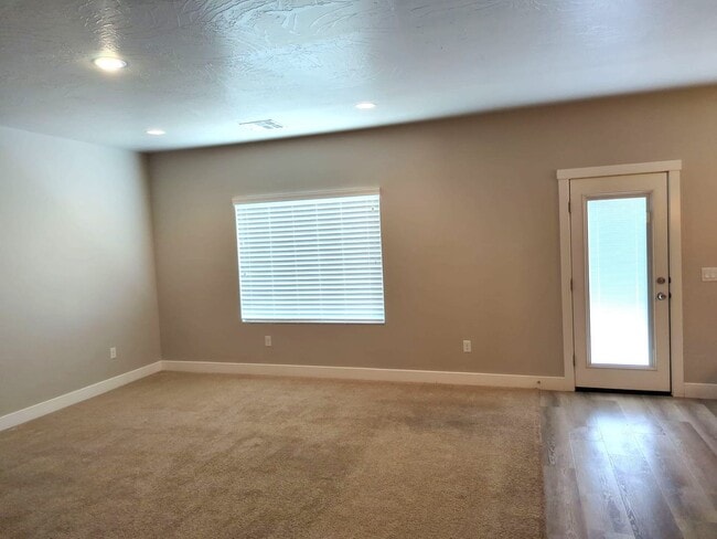Building Photo - Single Level 3 Bedroom Home in St. George