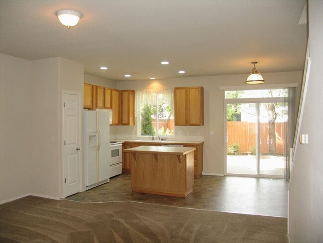 Building Photo - Great home in Aloha