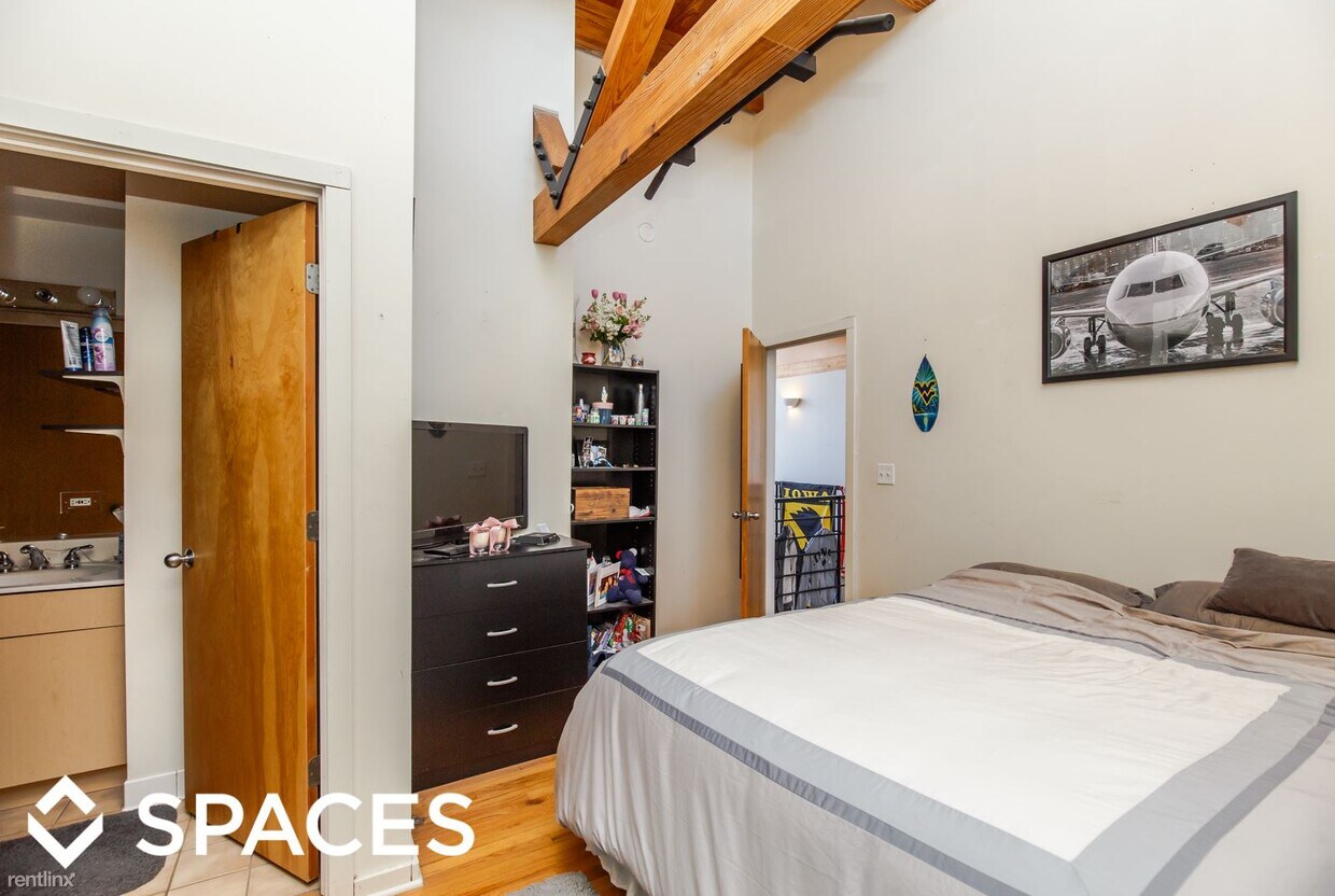 3 br, 3 bath - 933 W Irving Park Rd Apt B - 3 br, 3 bath  - 933 W Irving Park Rd Apt B