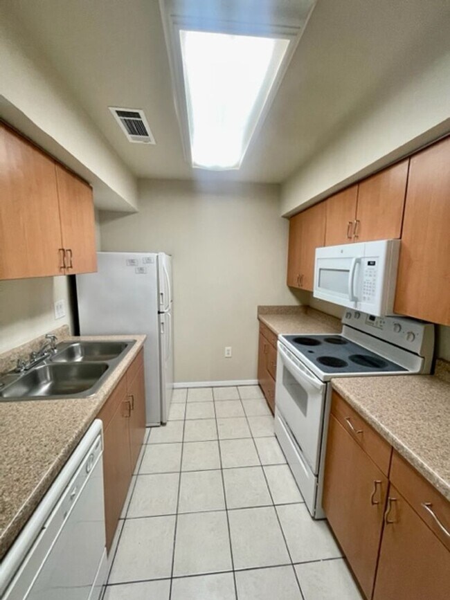 Foto del edificio - 1500 Lake Shore Dr