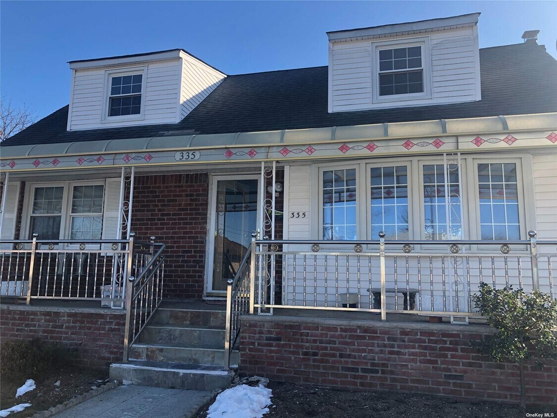 Primary Photo - 335 Roquette Ave