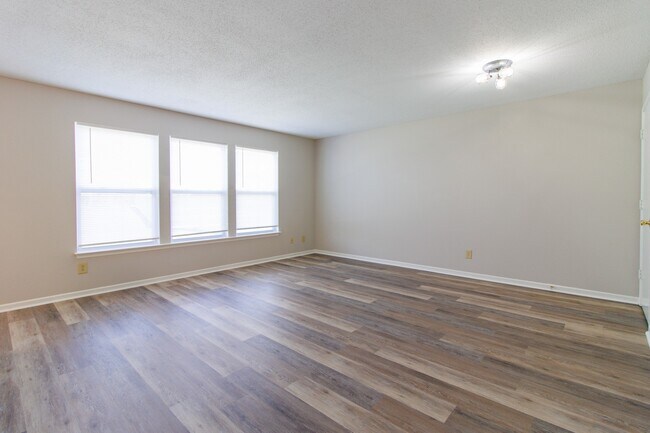 Building Photo - 12882 Old Glory Dr