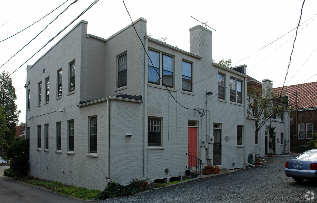 Building Photo - 303-307 N Gregson St