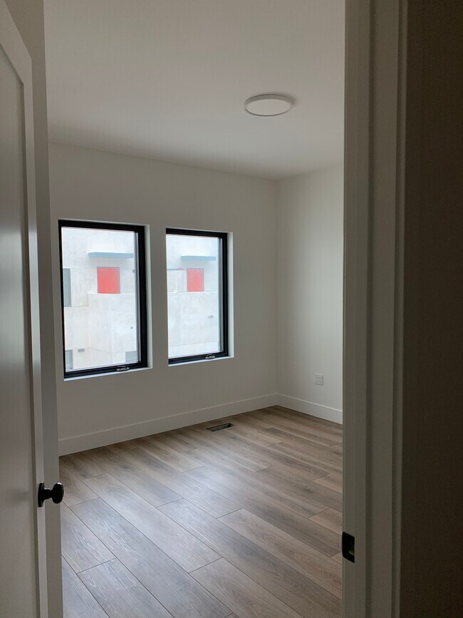 Foto del edificio - 406 Elder Ave