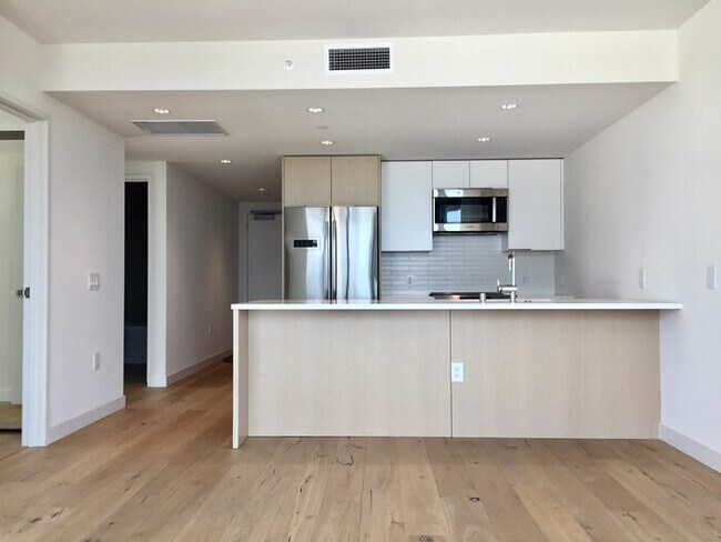 Building Photo - Kakaako: Ae'o - 2 Bed, 2 Bath Condo with one Parking