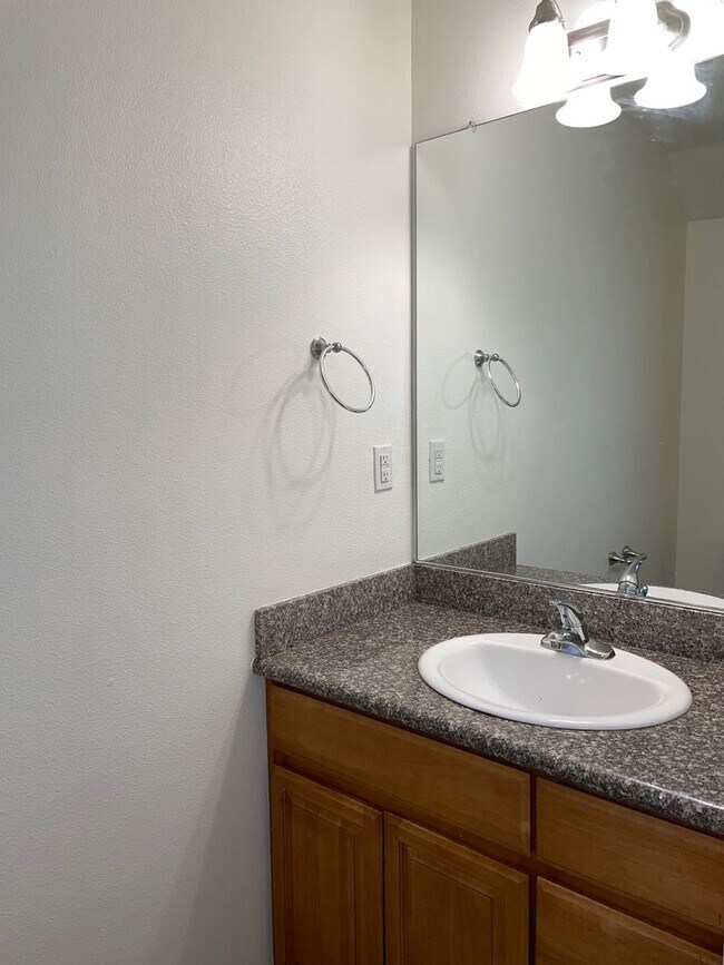 Building Photo - 2747 SE 84th Ave